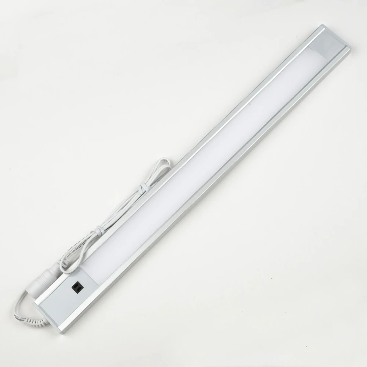 ULI-F40-5W/4200K SENSOR IP20 SILVER Светильник линейный светодиодный ультратонкий, с бесконтактным выключателем. 300Х30х8мм. 210Lm. Серебристый. ТМ ULI-F40-5W/4200K SENSOR IP20 SILVER Светильник линейный светодиодный ультратонкий, с бесконтактным выключателем. 300Х30х8мм. 210Lm. Серебристый. ТМ