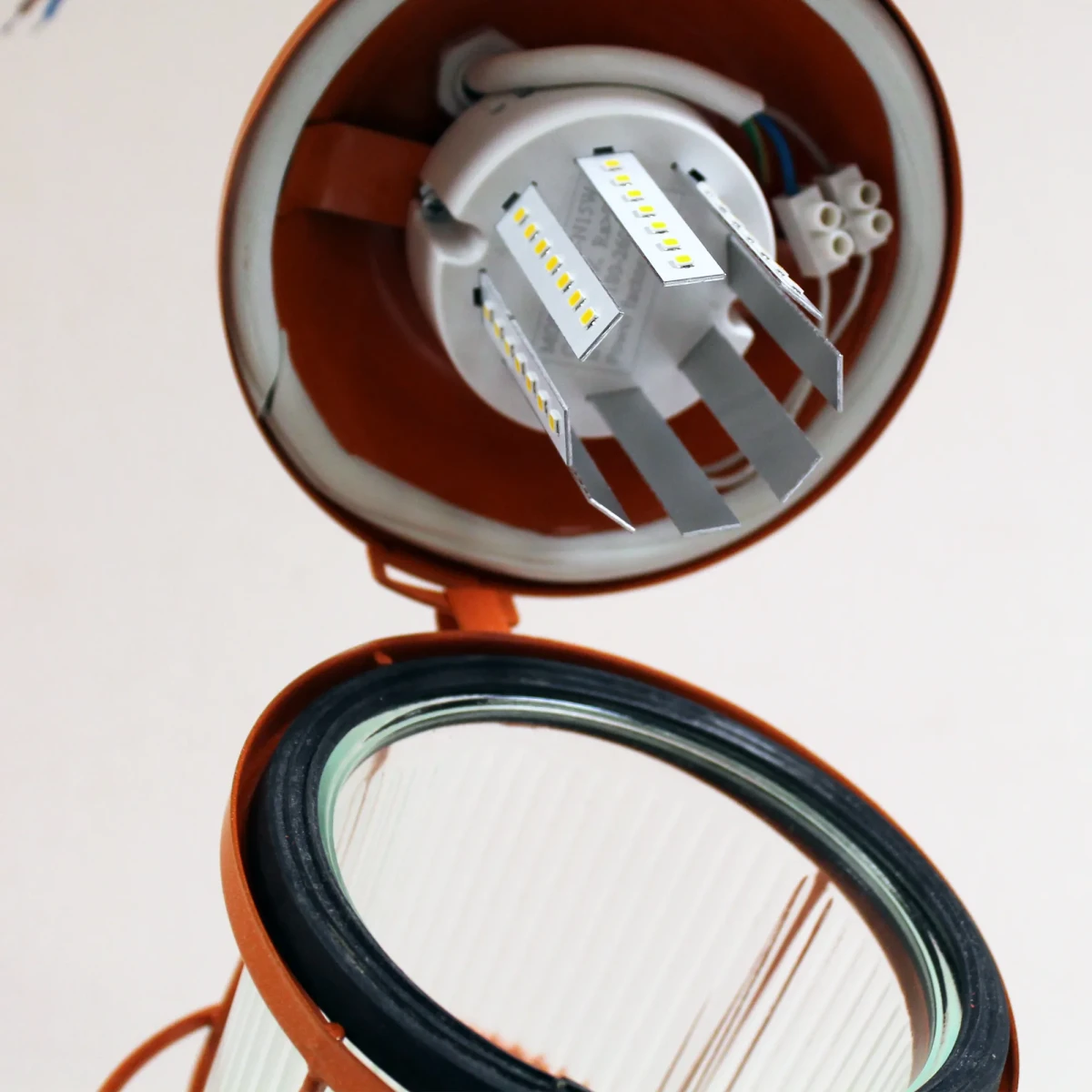 Светильник Желудь А 059-015-2004 LED, подвесной, с реш. оранж., 220в, 15вт, УХЛ2, IP65, ГУ (ДСП) Светильник Желудь А 059-015-2004 LED, подвесной, с реш. оранж., 220в, 15вт, УХЛ2, IP65, ГУ (ДСП)