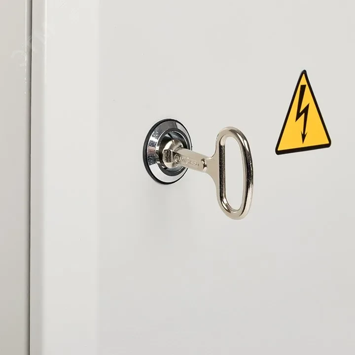 Щит распределительный навесной ЩРн-48 с замком IP54 Щит распределительный навесной ЩРн-48 с замком IP54