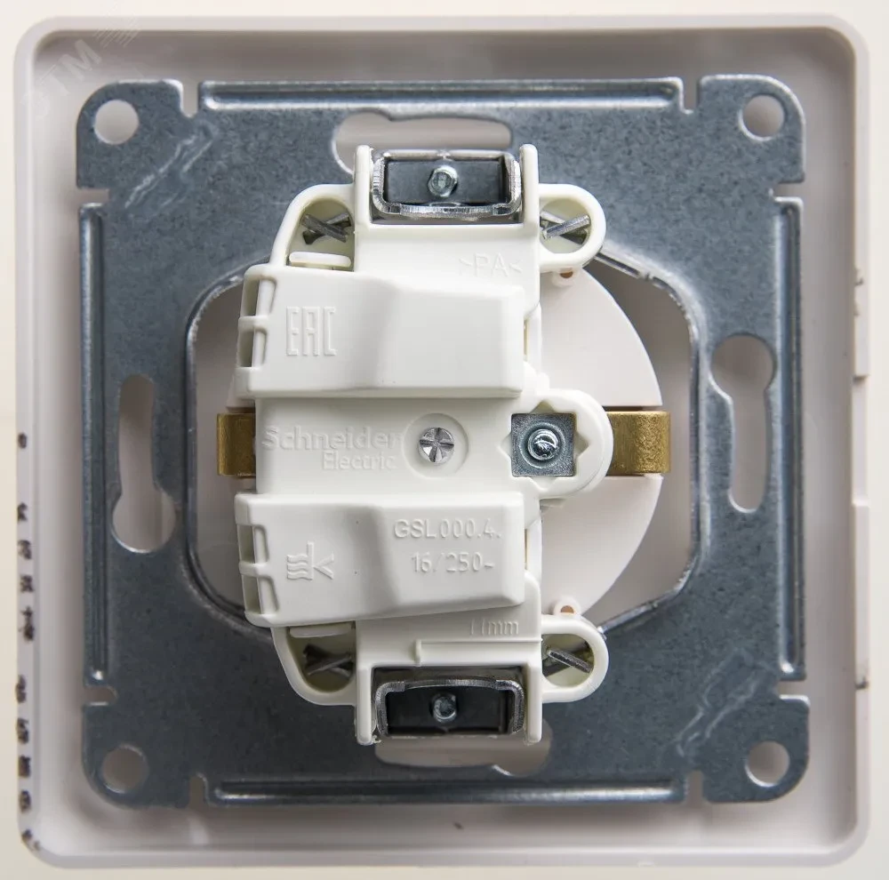 GLOSSA Розетка с заземлением со шторками с крышкой IP20 перламутр в сборе GLOSSA Розетка с заземлением со шторками с крышкой IP20 перламутр в сборе
