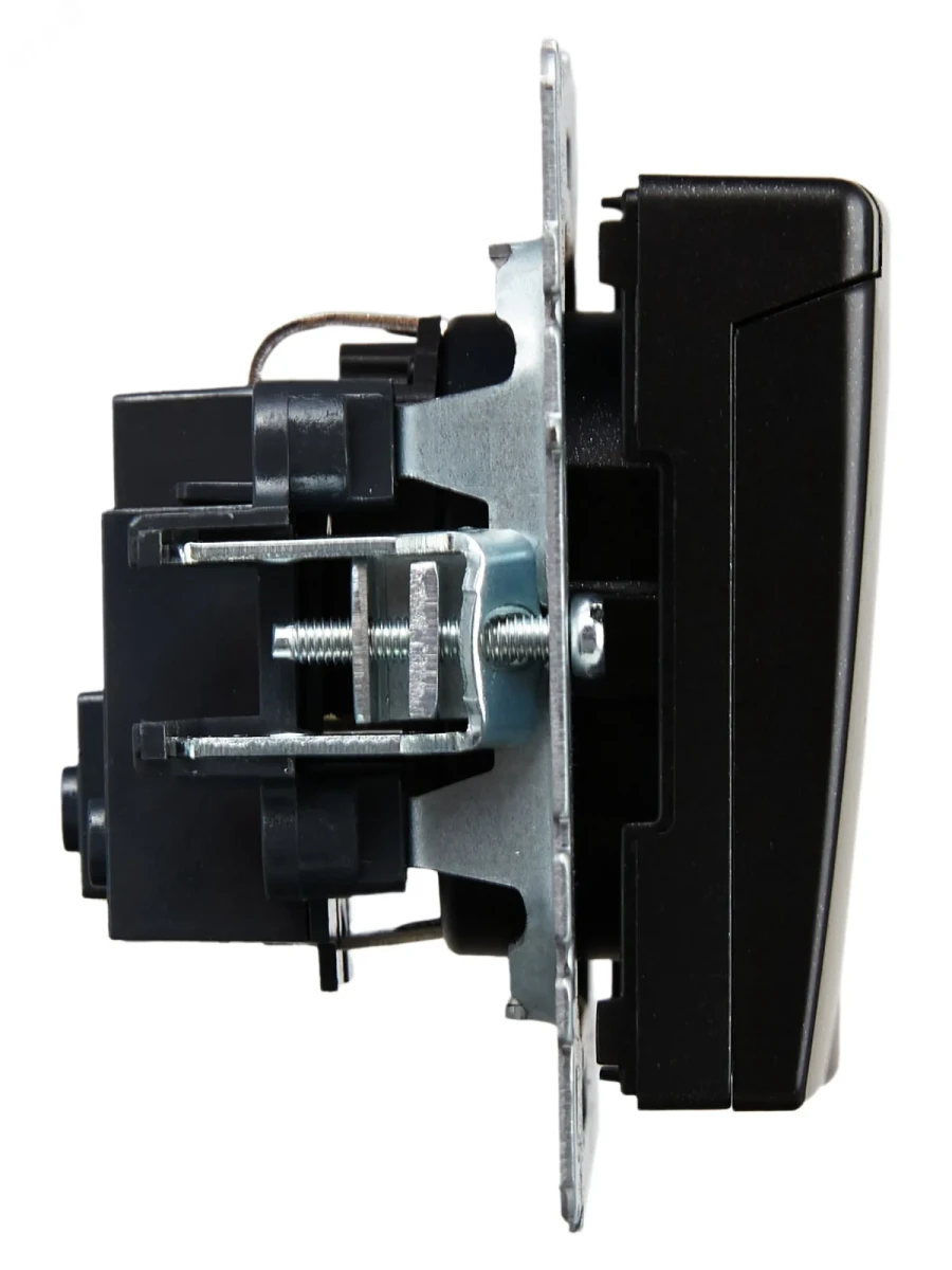 BRITE Розетка с заземлением с защитными шторками и крышкой 16А IP20 РСбш10-3-БрЧ черный BRITE Розетка с заземлением с защитными шторками и крышкой 16А IP20 РСбш10-3-БрЧ черный
